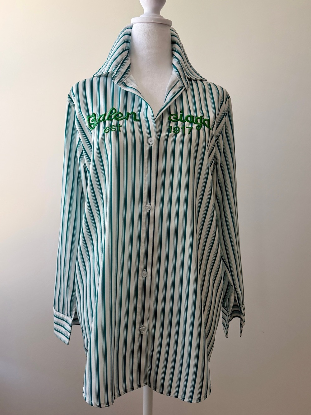Preloved Striped Green & White Women’s Button-Down Shirt